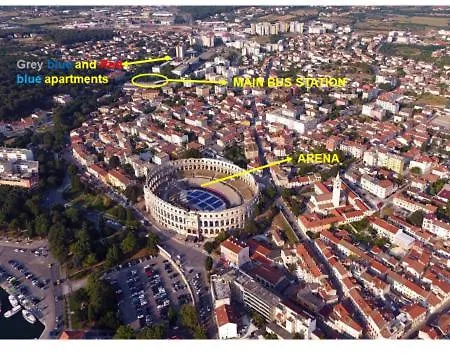 Appartement Red Blue With Private Parking And Gray Blue Pula