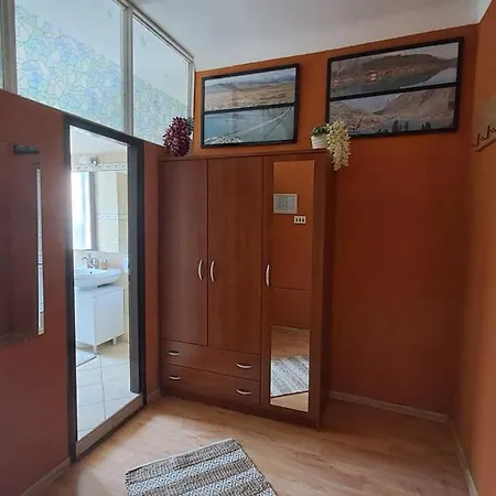 Appartement Red Blue With Private Parking And Gray Blue