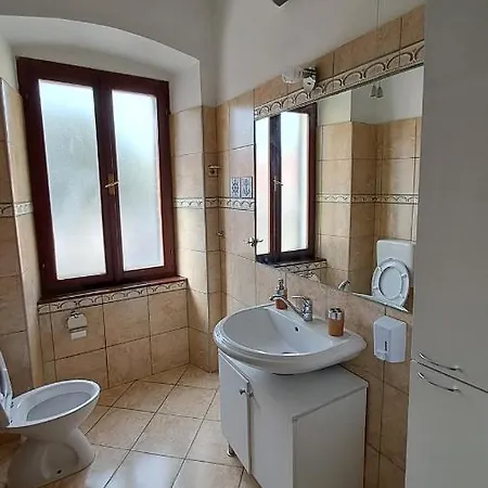 Red Blue With Private Parking And Gray Blue Apartamento Pula