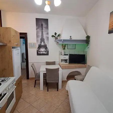 Red Blue With Private Parking And Gray Blue Appartement Pula