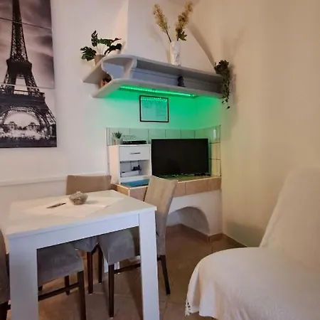 Appartement Red Blue With Private Parking And Gray Blue Pula