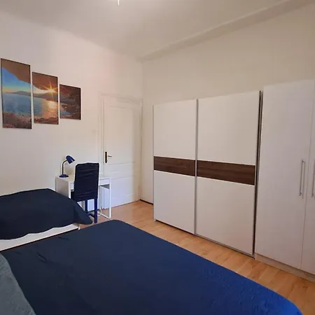 Red Blue With Private Parking And Gray Blue *