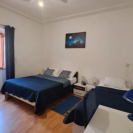 Red Blue With Private Parking And Gray Blue Appartement