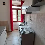 Red Blue With Private Parking And Gray Blue Pula