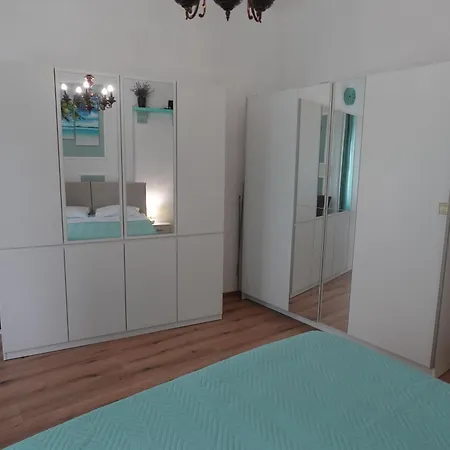 Red Blue With Private Parking And Gray Blue Appartement
