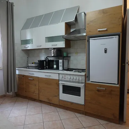 Red Blue With Private Parking And Gray Blue Πούλα