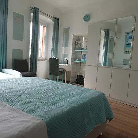 Red Blue With Private Parking And Gray Blue Appartement *