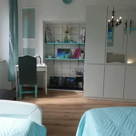 Red Blue With Private Parking And Gray Blue *