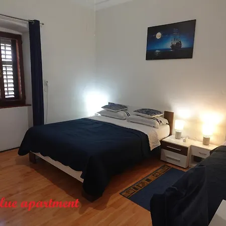 Red Blue And Gray Blue With Private Parking Pula