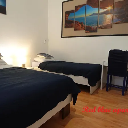 Red Blue And Gray Blue With Private Parking Apartman *