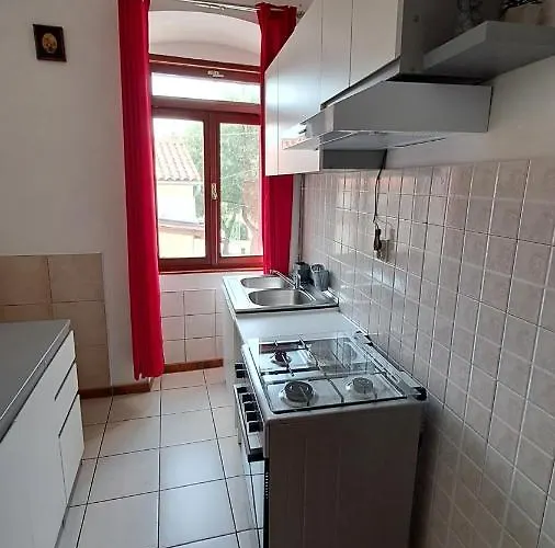 Red Blue With Private Parking And Gray Blue Pula