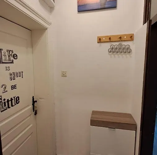 Daire Red Blue With Private Parking And Gray Blue *