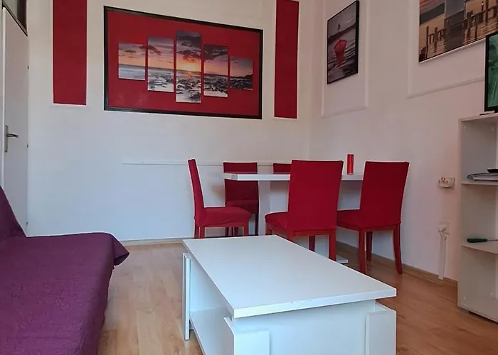 Red Blue With Private Parking And Gray Blue Appartement *