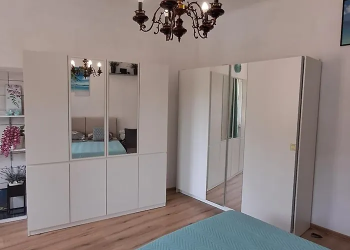 Daire Red Blue With Private Parking And Gray Blue