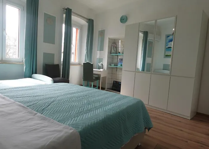 Red Blue With Private Parking And Gray Blue Appartement *